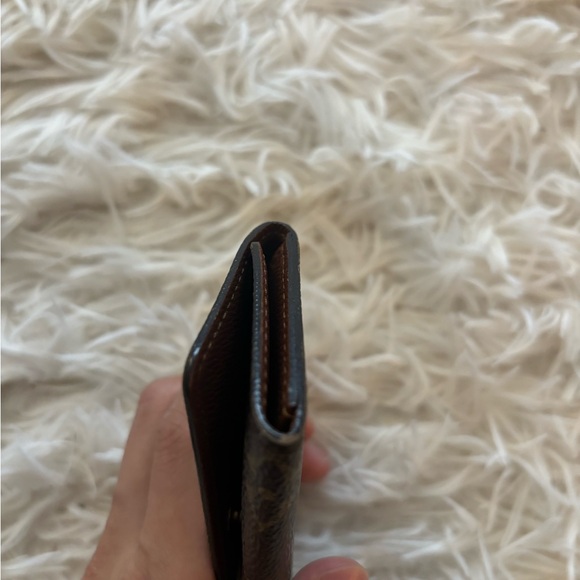 Louis Vuitton monogram 4 key holder - Picture 8 of 9